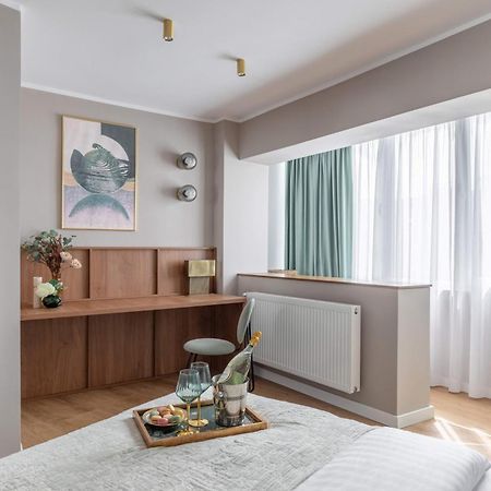 Holt - Sublime Minty Green 1Br On The Park Букурещ Екстериор снимка