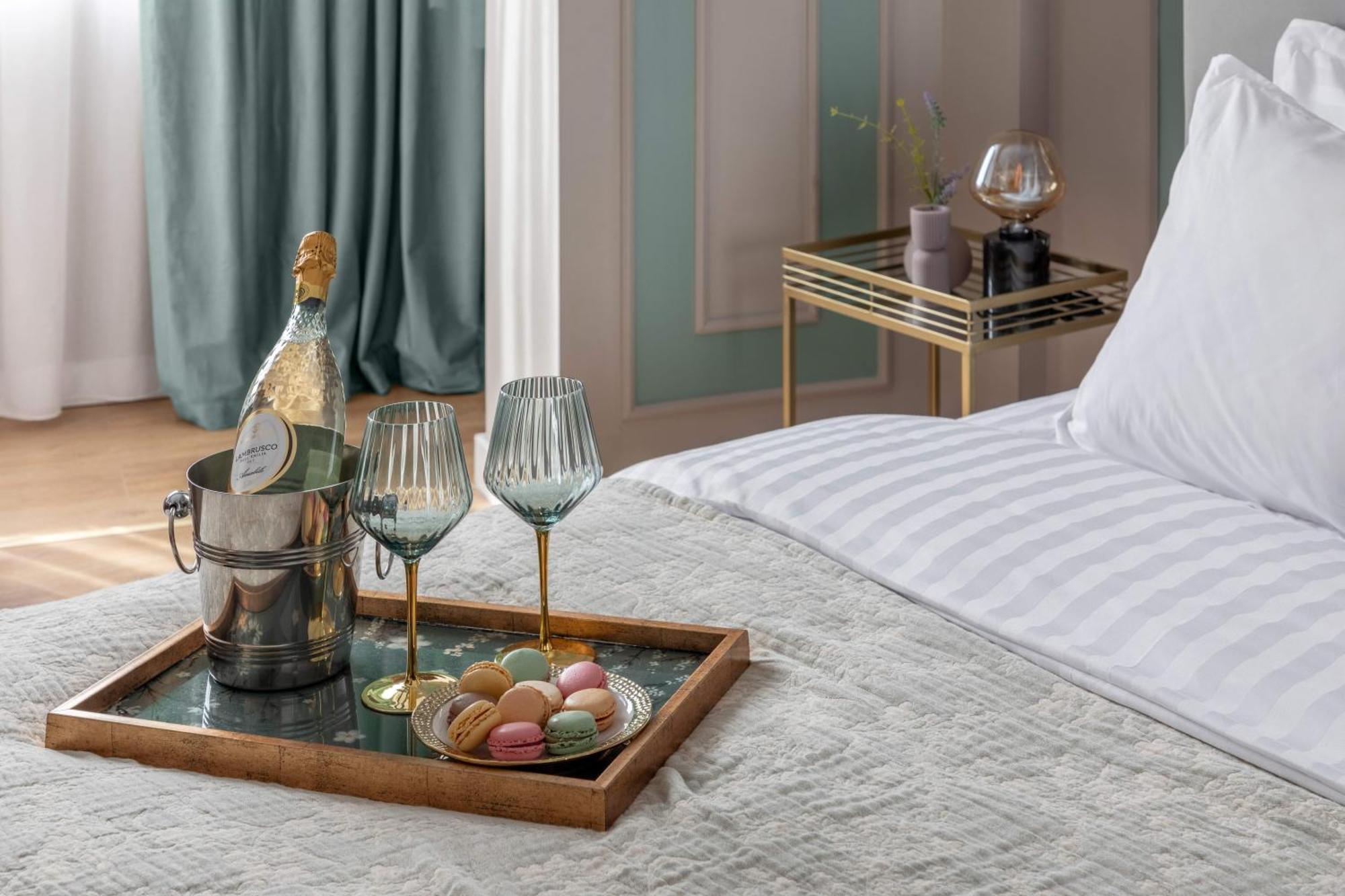 Holt - Sublime Minty Green 1Br On The Park Букурещ Екстериор снимка