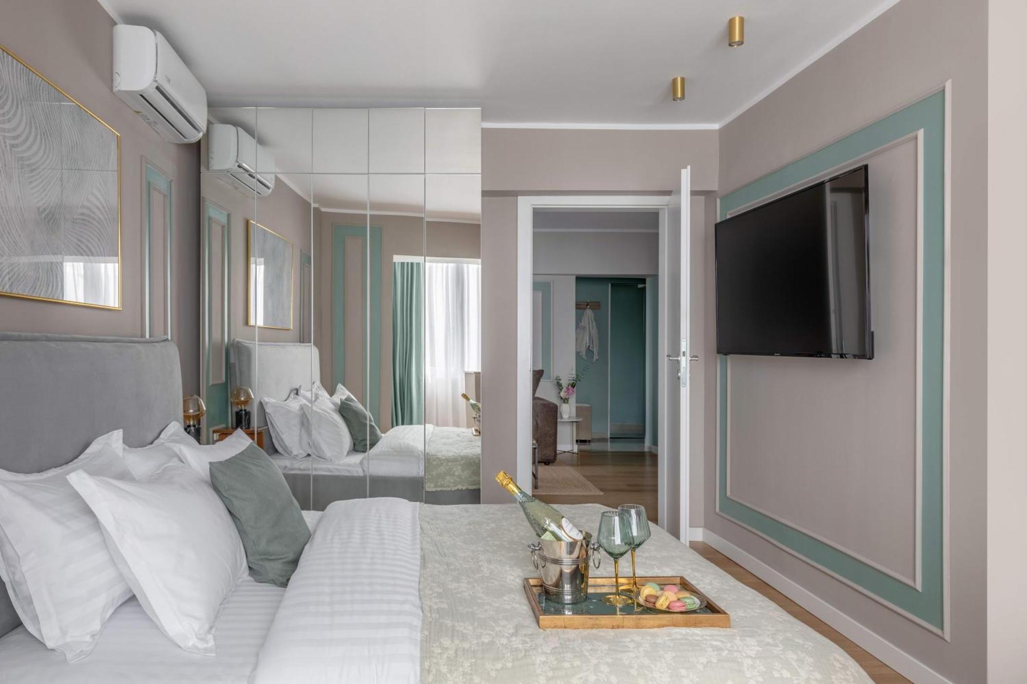 Holt - Sublime Minty Green 1Br On The Park Букурещ Екстериор снимка